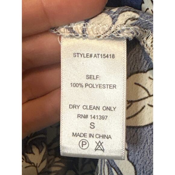 ASTR The Label Periwinkle Floral Puff Sleeve Wrap Tie Blouse Top Sz Small - Picture 7 of 8